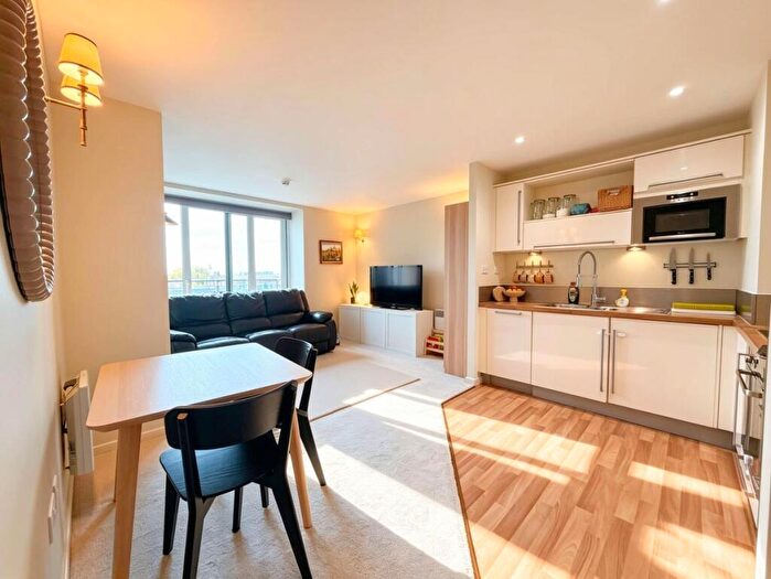 2 Bedroom Flat For Sale In Becket House, New Road, Brentwood, CM14
