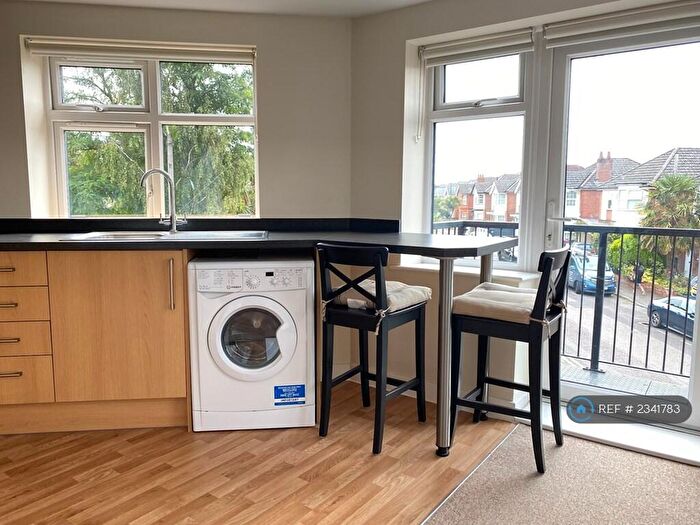 1 Bedroom Flat To Rent In Richmond Court, Bournemouth, BH8