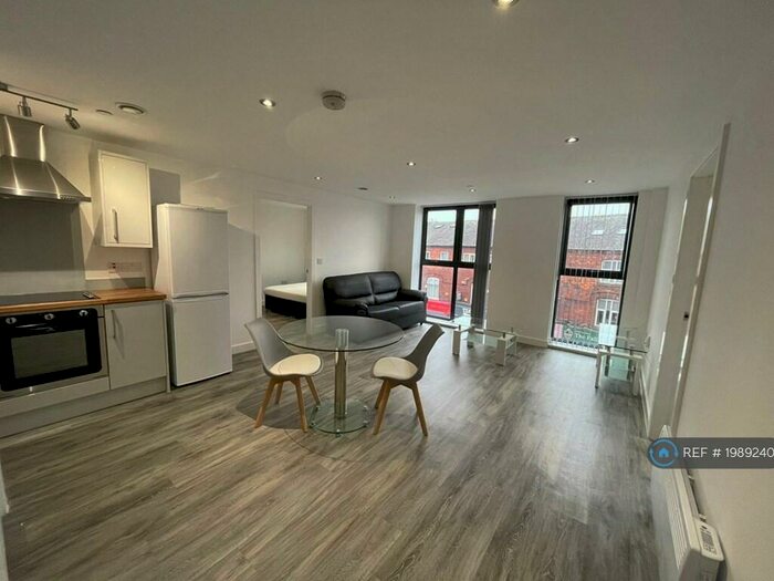 2 Bedroom Flat To Rent In Orange Grove House, Manchester, M14
