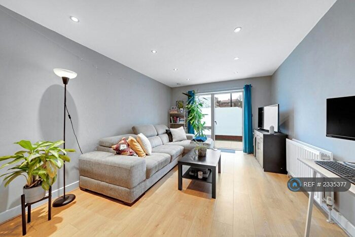 2 Bedroom Flat To Rent In Novello Court, London, N1