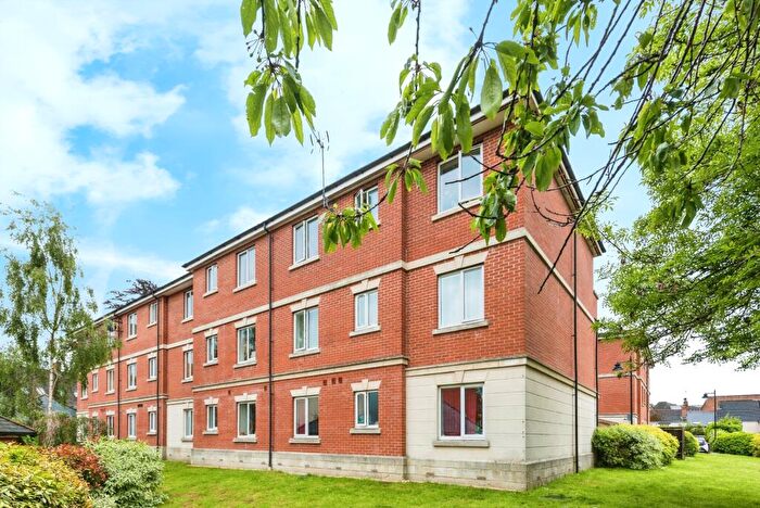2 Bedroom Flat For Sale In Brock End, Swindon, Wiltshire, SN1
