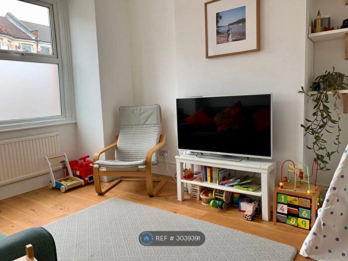 2 Bedroom Flat To Rent In Fernthorpe Road, London, SW16