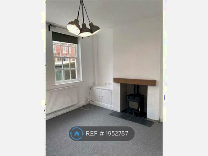 2 Bedroom End Of Terrace House To Rent In Victoria Street, Newark On Trent, NG24