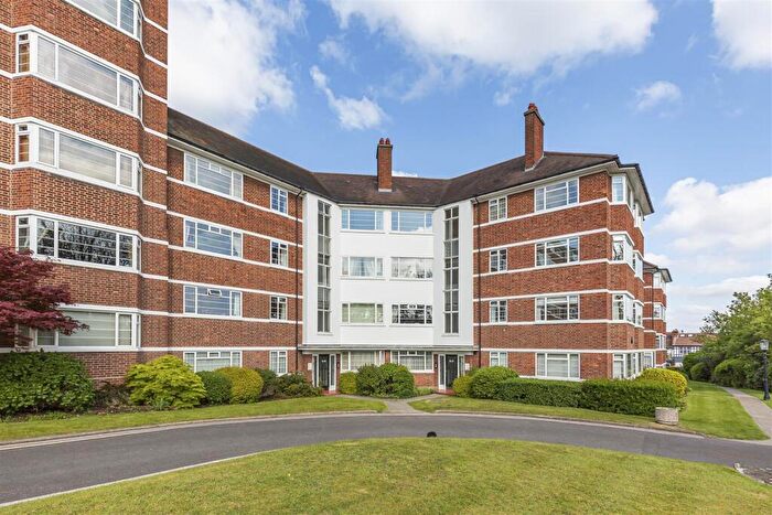 2 Bedroom Flat For Sale In Upper Richmond Road West, East Sheen, SW14