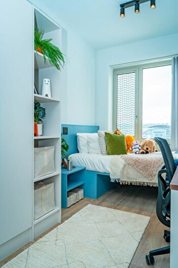 4 Bedroom Flat To Rent In The Propeller Quarter, Fairlawn Avenue, Bristol, BS34