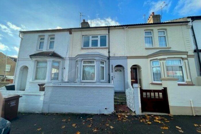 3 Bedroom Property To Rent In Strover Street, Gillingham, ME7