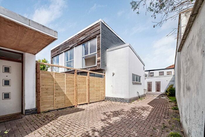 4 Bedroom Property To Rent In Manuka Close, Hanwell, W7