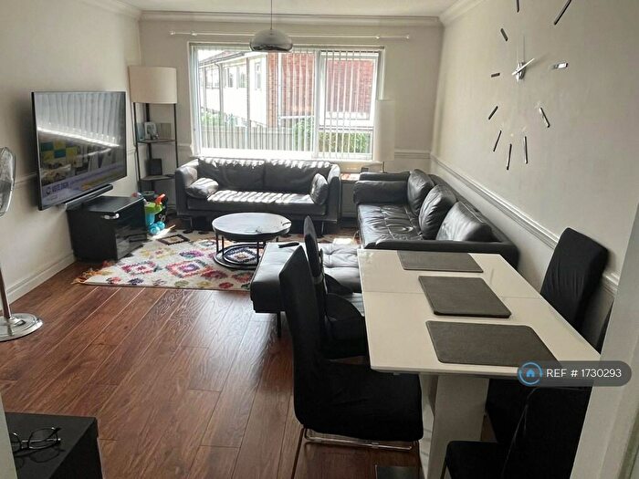 2 Bedroom Flat To Rent In Tithe Court, Langley, SL3