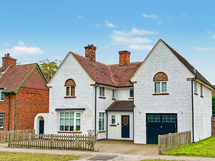 5 Bedroom Detached House For Sale In Meadow Way, Letchworth Garden City, SG6