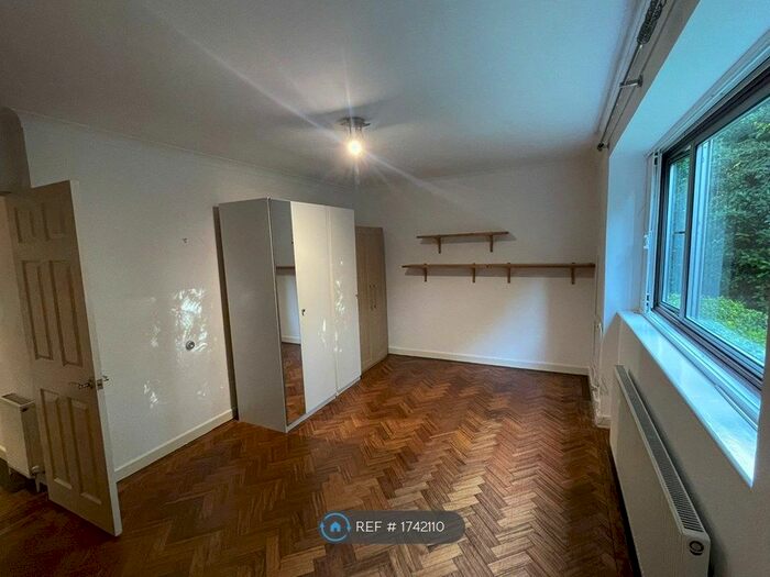3 Bedroom Flat To Rent In Foreland Court, London, NW4