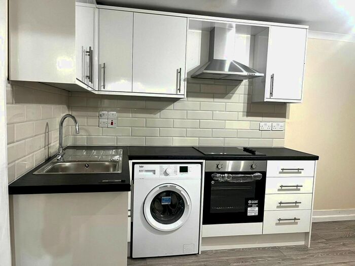 2 Bedroom Flat To Rent In Cecil Road, Hounslow, TW3