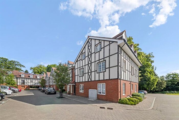 2 Bedroom Apartment For Sale In Drury Court, Chalfont St. Peter, SL9