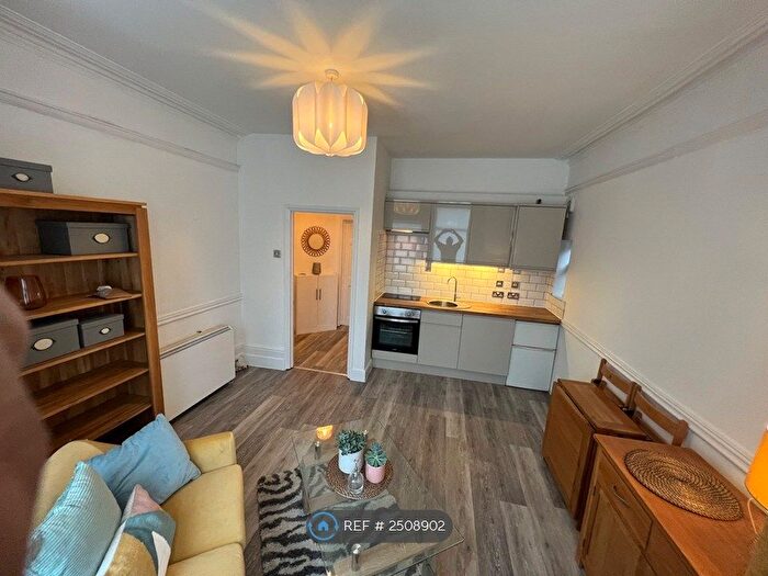 1 Bedroom Flat To Rent In Basingstoke Road, Reading, RG2