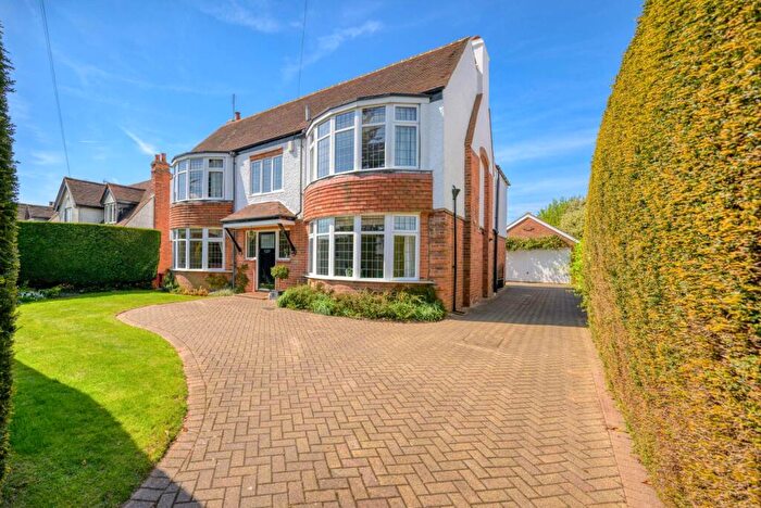 5 Bedroom Detached House For Sale In Upper Woodcote Road, Caversham Heights, RG4