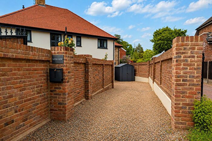 3 Bedroom Semi-Detached House For Sale In Ellingham Road, Hemel Hempstead, HP2