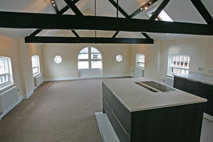 3 Bedroom Penthouse To Rent In West Street, Farnham, GU9