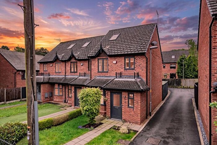 3 Bedroom End Of Terrace House For Sale In King Edward Road, Gee Cross, Hyde, SK14