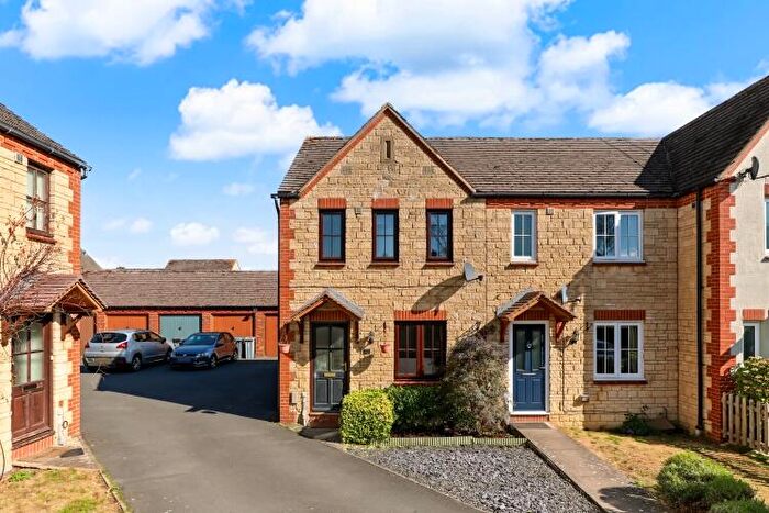 2 Bedroom End Of Terrace House To Rent In Lyneham Close, Witney, OX28