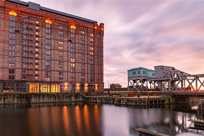 3 Bedroom Flat For Sale In Regent Road, Liverpool, Merseyside, L3