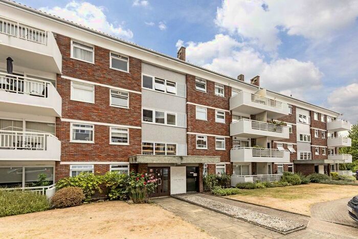 2 Bedroom Flat To Rent In Courtlands, Sheen Road, Richmond, TW10