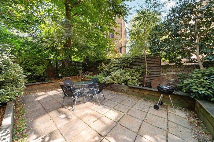 2 Bedroom Flat For Sale In Longridge Road, London, SW5