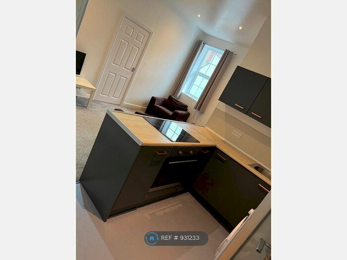 2 Bedroom Flat To Rent In Athlone House, Leeds, LS12