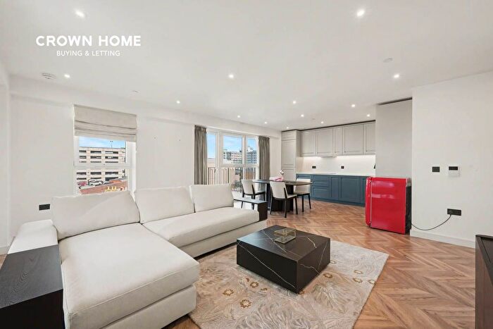 2 Bedroom Flat To Rent In Tryon House, Royal Exchange, Kingston Upon Thames, Brook Street, KT1