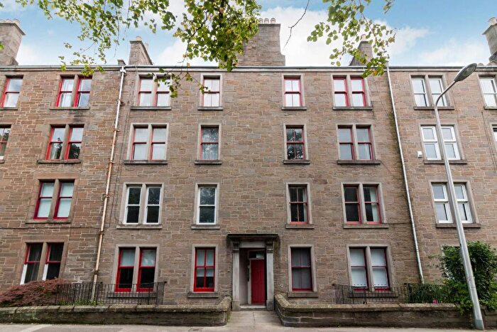 2 Bedroom Flat To Rent In Roseangle, West End, Dundee, DD1