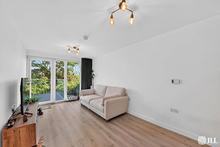 1 Bedroom Flat For Sale In Artisan Apartments, Montford Place, London, E15