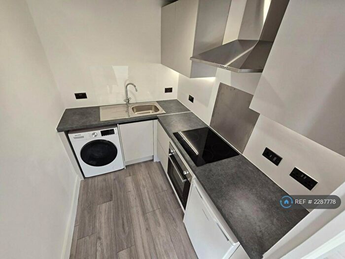 2 Bedroom Flat To Rent In Castletown Grange, Newcastle-Under-Lyme, ST5