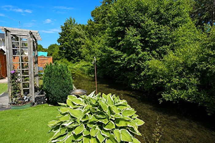 2 Bedroom Park Home For Sale In Water End Park, Old Basing, Basingstoke, RG24