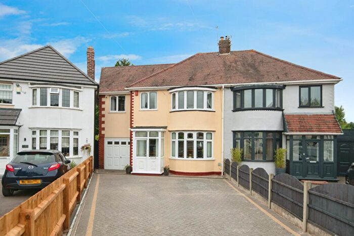 4 Bedroom Semi-Detached House For Sale In The Grove, Great Barr, Birmingham, B43