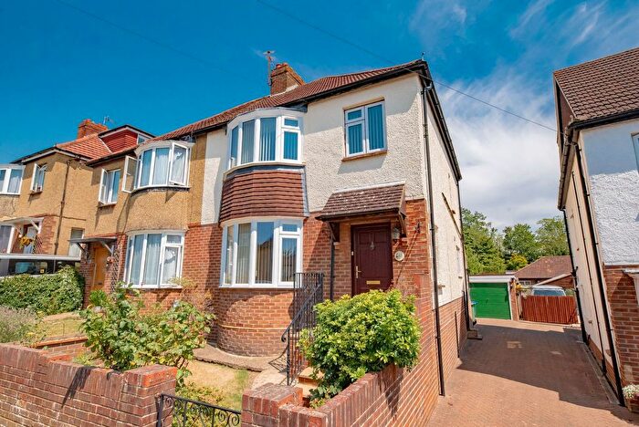 3 Bedroom Semi Detached House For Sale In Coronation Road, Aldershot, GU11