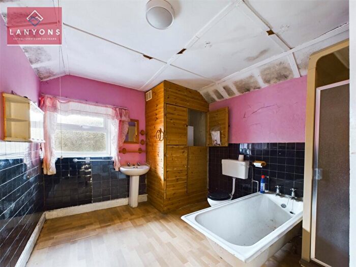 3 Bedroom End Of Terrace House For Sale In Lewis Street, Pentre, Rhondda Cynon Taf, CF41