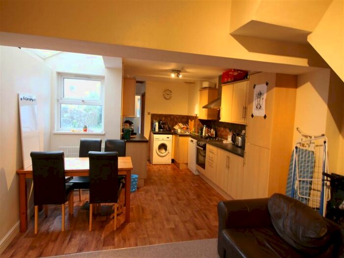 5 Bedroom House To Rent In Donald Street, Roath, CF24