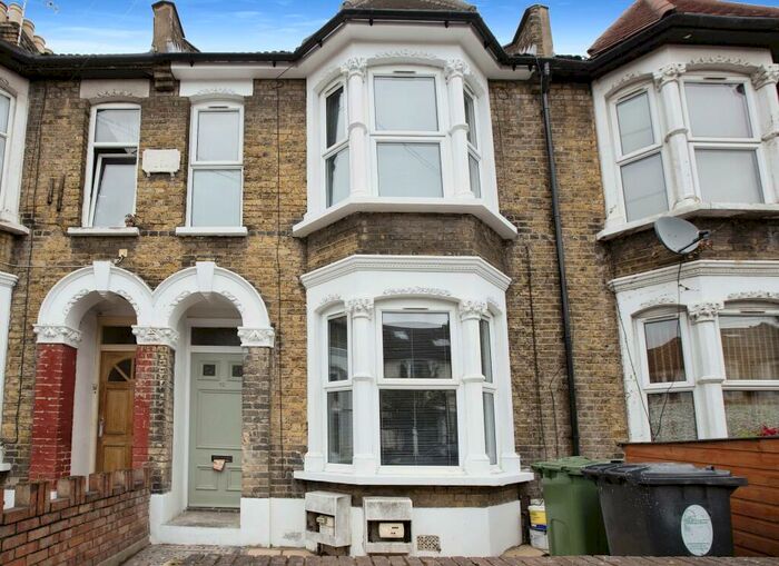 2 Bedroom Flat To Rent In Millais Road, Leyton, E11