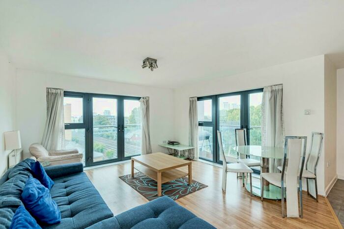 3 Bedroom Flat To Rent In Mostyn Grove, London, E3