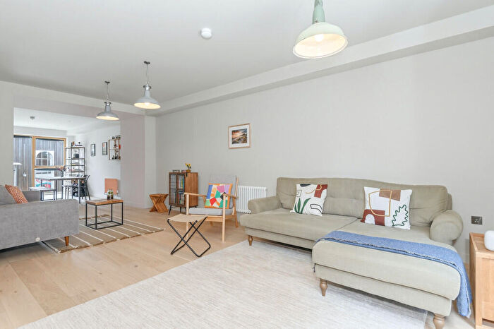 3 Bedroom Town House For Sale In Foundry Side, Ironworks, LS11