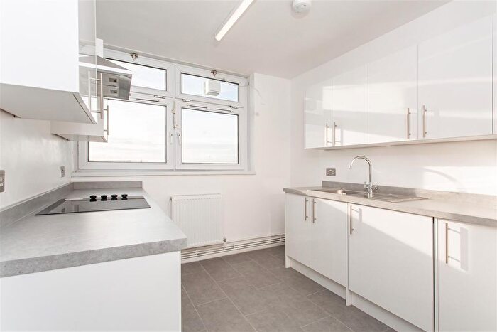 2 Bedroom Flat To Rent In Elmslie Point, Bow, E3