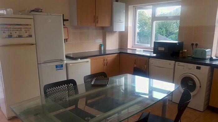 6 Bedroom Semi-Detached House To Rent In Cowley Road, Oxford, OX4