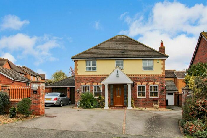 4 Bedroom Detached House For Sale In Thor Drive, Bedford, MK41