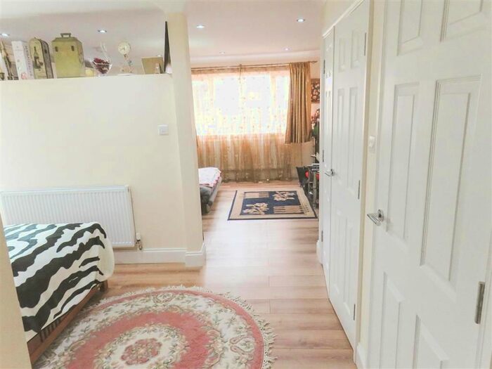 1 Bedroom Flat To Rent In High Street, Slough, SL1