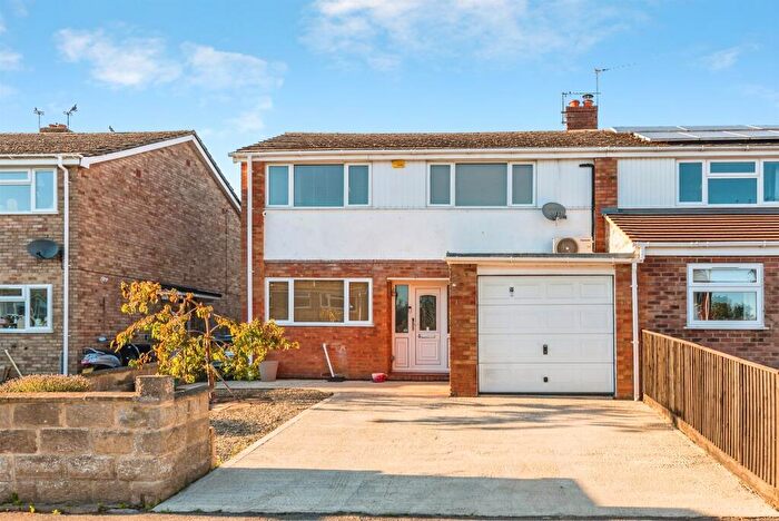 3 Bedroom Semi-Detached House For Sale In Colwell Drive, Witney, OX28