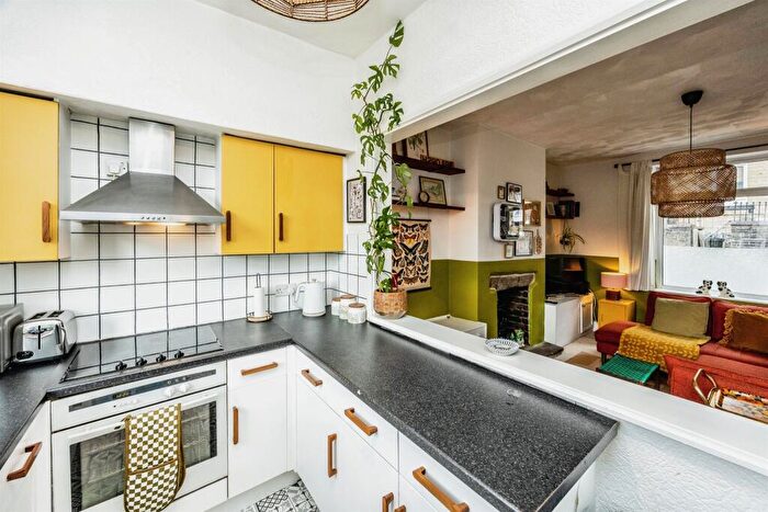 2 Bedroom End Of Terrace House For Sale In Upper Fountain Street, Sowerby Bridge, HX6