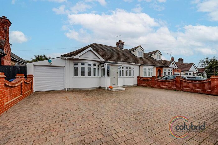 3 Bedroom Semi-Detached Bungalow For Sale In King Edward Drive, Grays, RM16