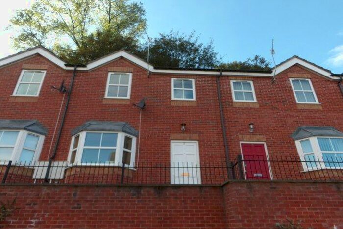 3 Bedroom Semi-Detached House To Rent In St. Andrews Square, Stoke-On-Trent ST4