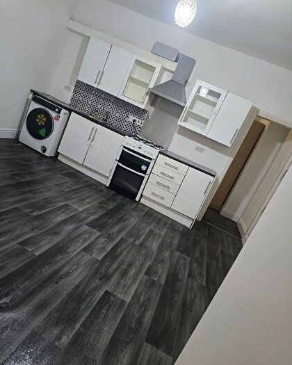 2 Bedroom Flat To Rent In Bank Street, Manchester, M11