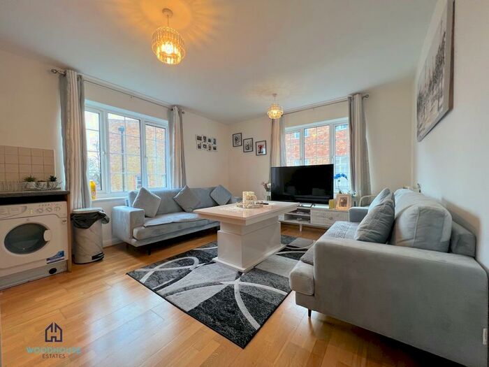 2 Bedroom Flat To Rent In Constable Close, London, N11