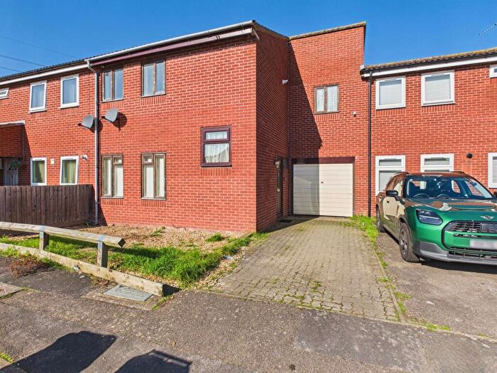 3 Bedroom Terraced House For Sale In Witham Way, Walton Court, Aylesbury, HP21