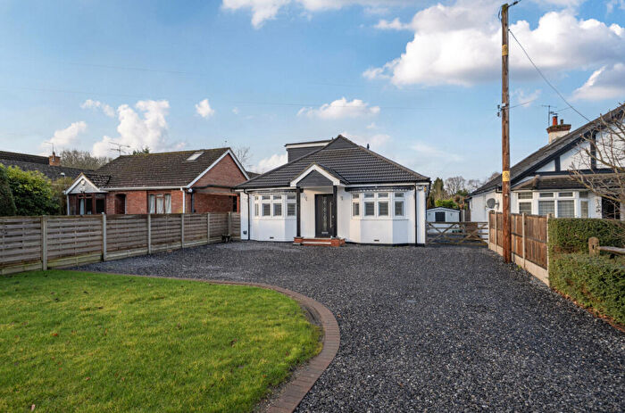 3 Bedroom Bungalow For Sale In Glaziers Lane, Normandy, Guildford, Surrey, GU3